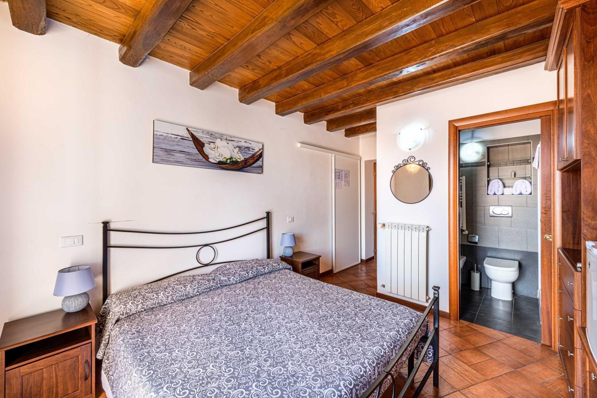 Bb Il Re Alla Reginella Guest House Roma Exterior foto