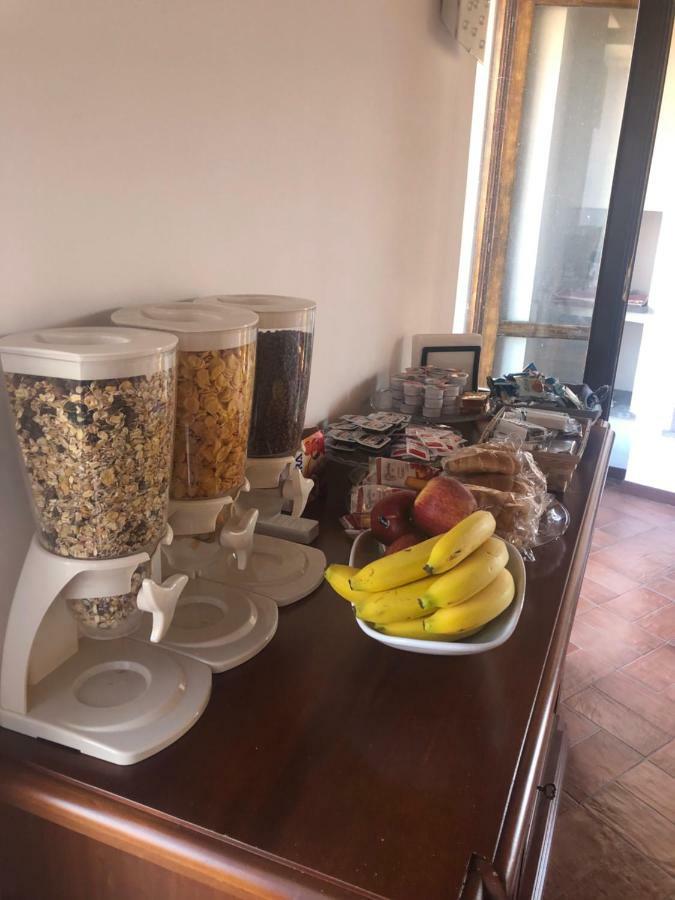 Bb Il Re Alla Reginella Guest House Roma Exterior foto